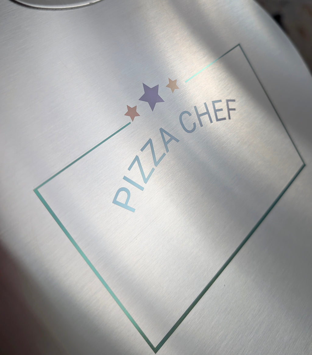 Personalisierter Pizzaheber aus Edelstahl mit farbiger MOPA-Gravur