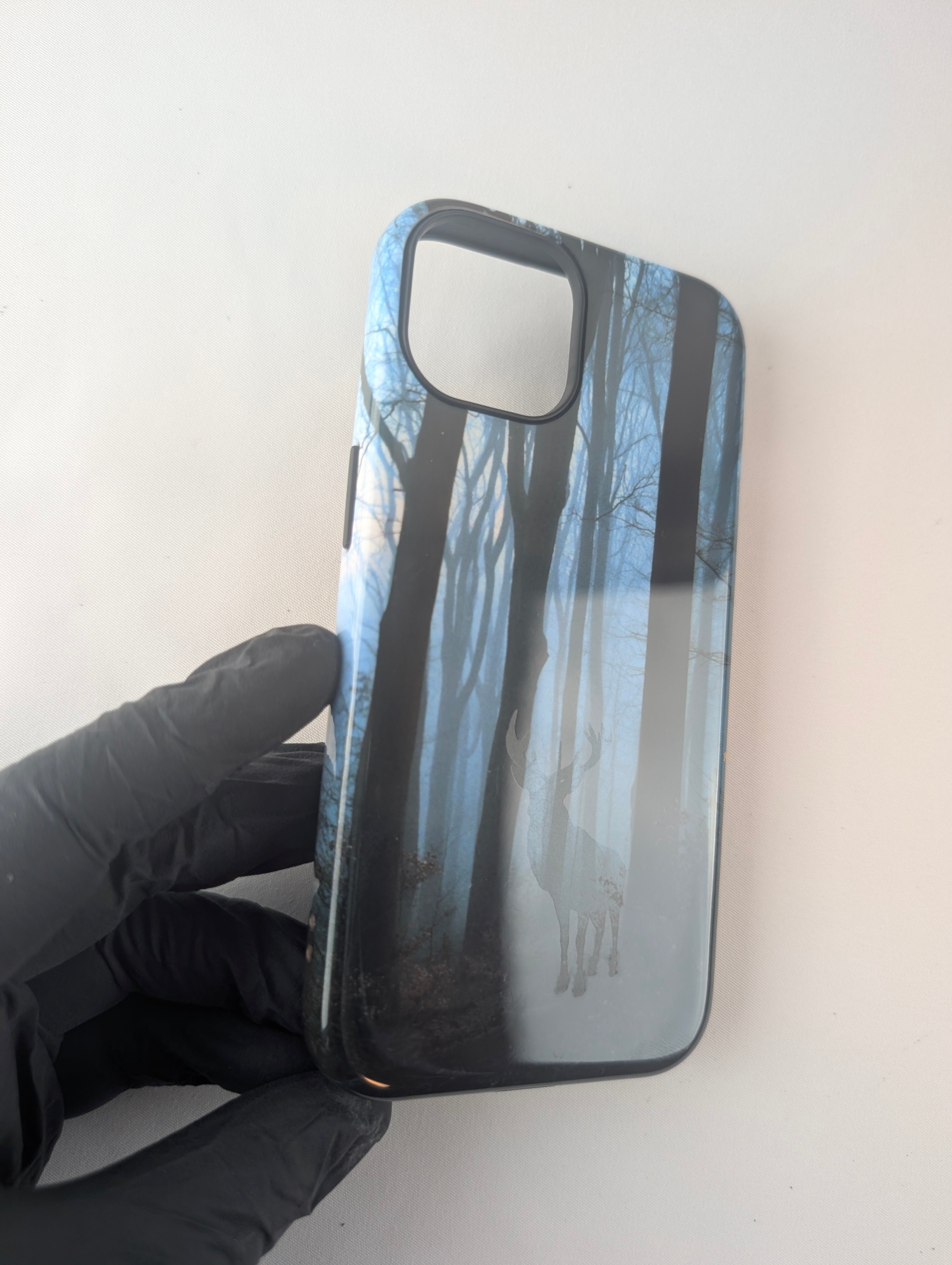 Handyhülle Hirsch im Nebelwald – Ästhetisches Tough Case | Stylido